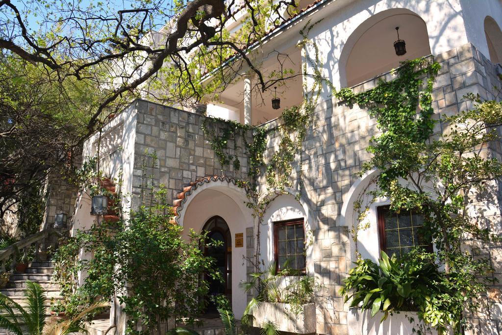 Hotel Dubrava Budva Exterior photo